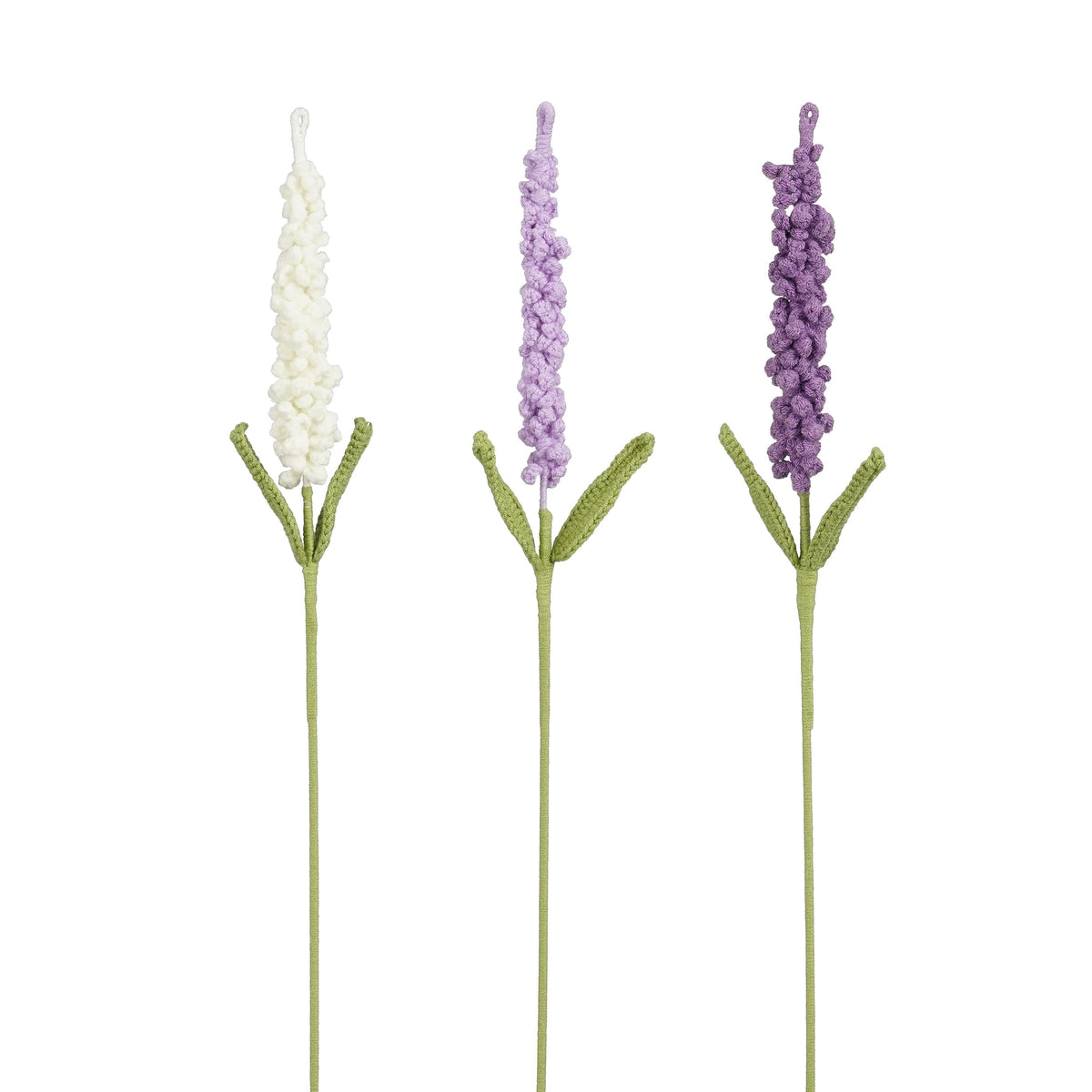 Hæklede lavendelblomster fra Speedtsberg i hvid, lyslilla og mørklilla med grønne stilke