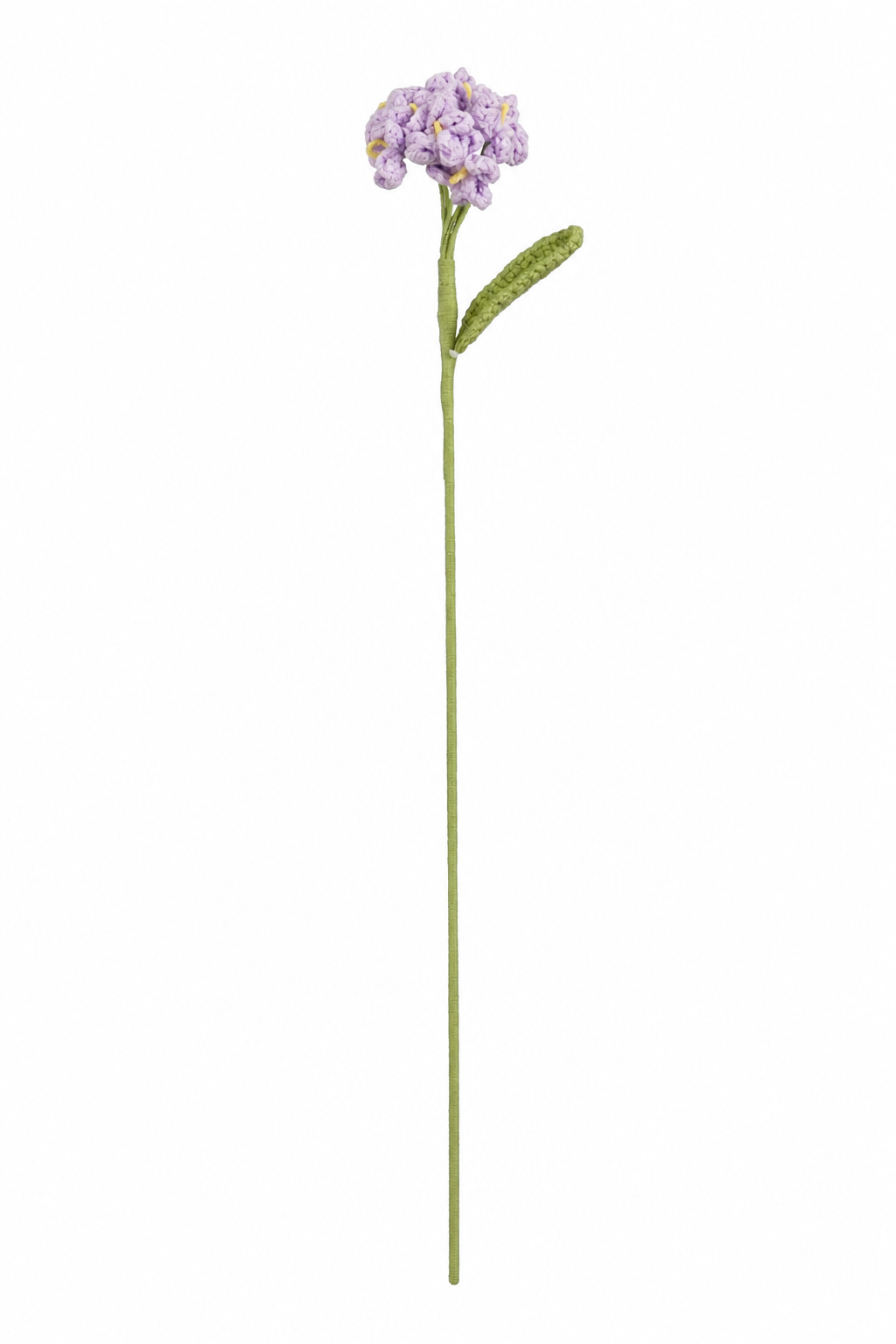 Lilla hæklet floks med små blomster og grønt blad til dekorative buketter