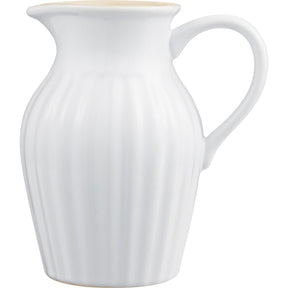 Hvid Mynte kande fra Ib Laursen i farven Pure White med brede riller, beige inderside og hank, 1,7 liter.