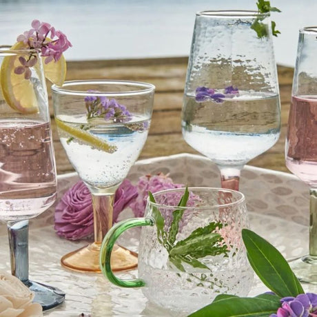 Speedtsberg vinglas med gul fod med andre glas i serien