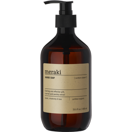 Meraki Northern Dawn økologisk håndsæbe i brun pumpeflaske med 490 ml og frisk duft af appelsin, cedertræ og balsamico.