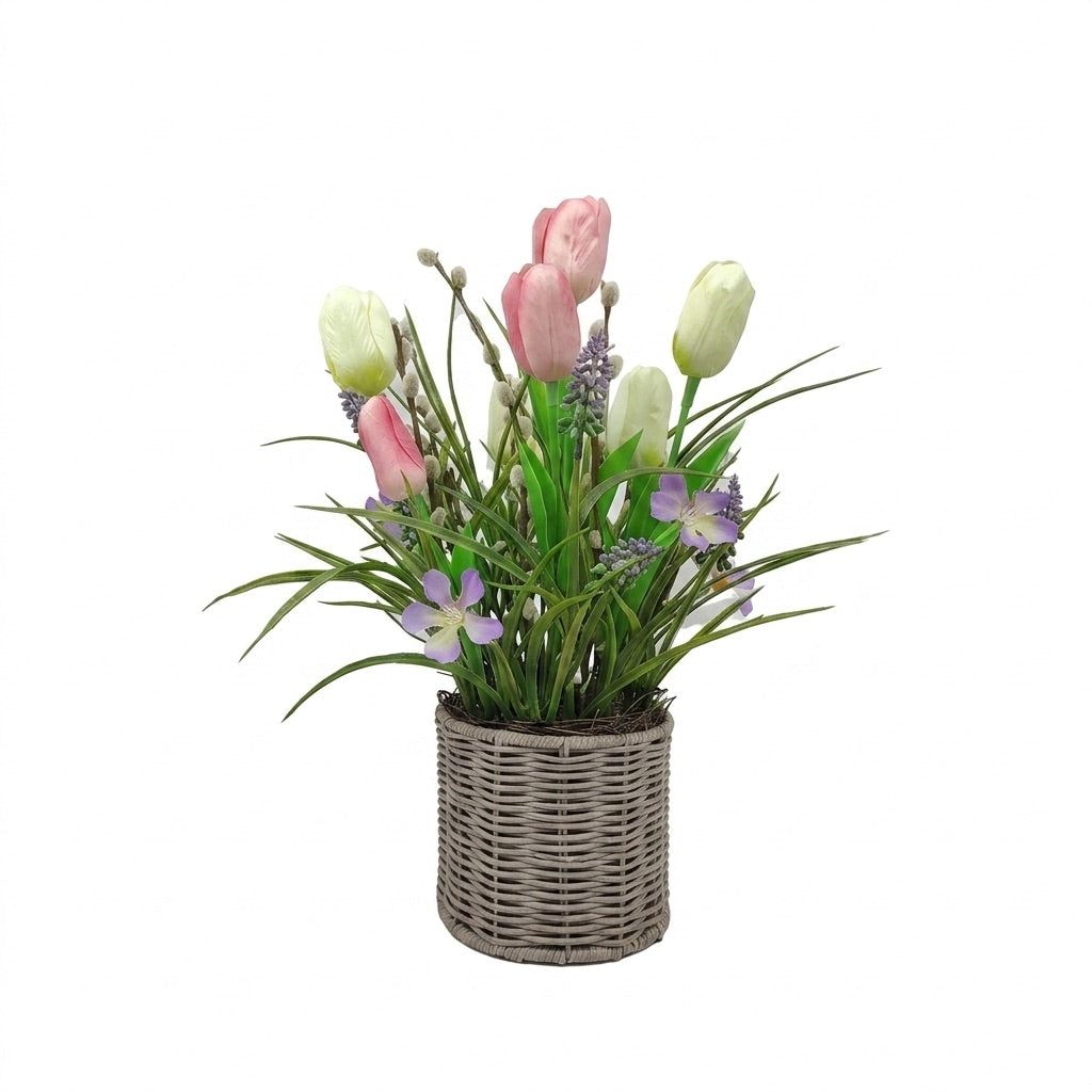 Dekoration med tulipaner i kurv