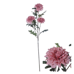 Kunstig krysantemum i støvet rosa med flere fyldige blomsterhoveder og grønne blade på lang stilk