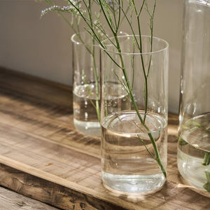 5 cm fra Ib Laursen med blomstergrene og vaser i flere størrelser