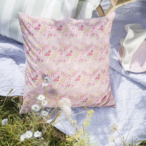 Quilt med hvide og blå mælkedrengestriber