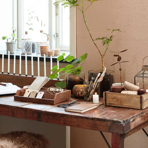 Murstensform Unika et rum fra Ib Laursen som opbevaring til garn på skrivebord